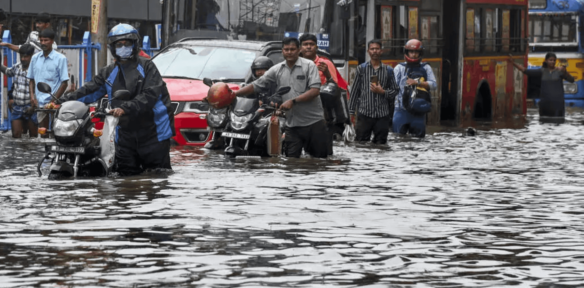 Record Rainfall in Kolkata: 3 Dead, Schools Shut, Metro Hit