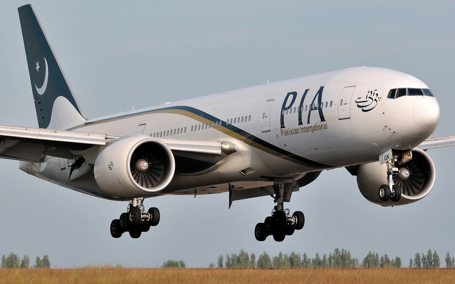 Passenger confronts PIA Staff over flight cancellation, video goes viral
