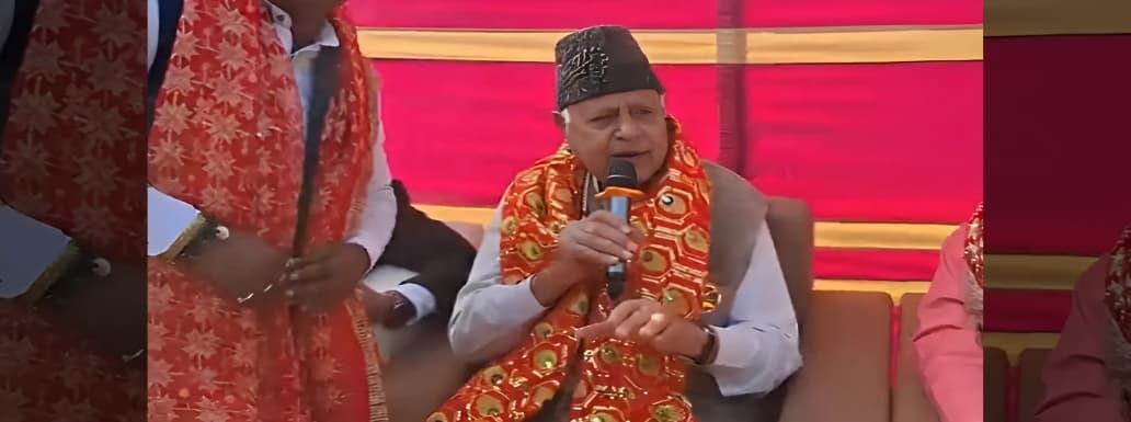 Farooq Abdullah sings Hindi bhajan during a visit to Vaishno Devi base camp